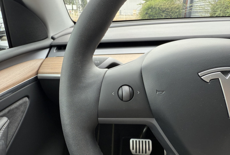 Tesla Model Y  Standard 