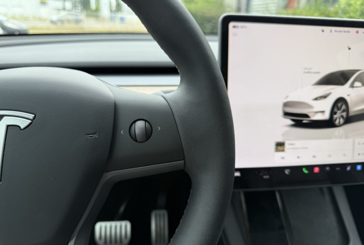 Tesla Model Y  Standard 