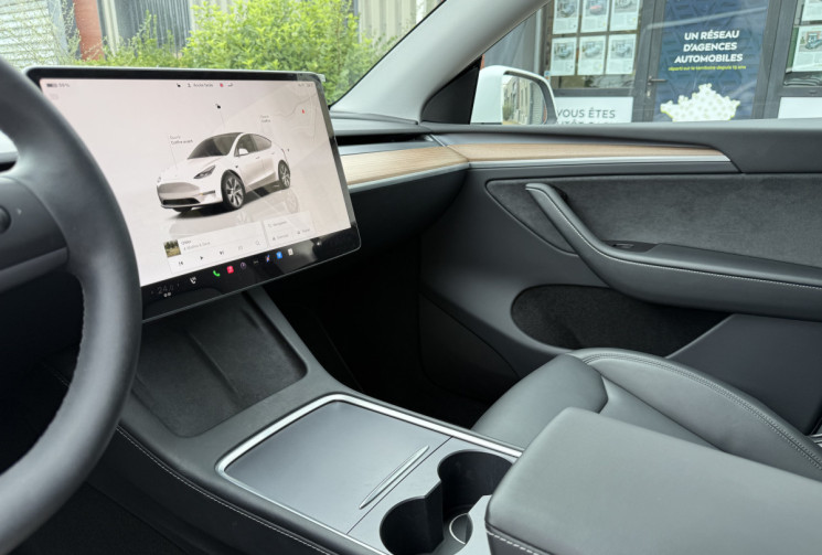 Tesla Model Y  Standard 