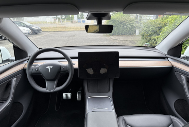Tesla Model Y  Standard 