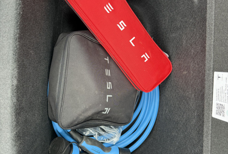 Tesla Model Y  Standard 