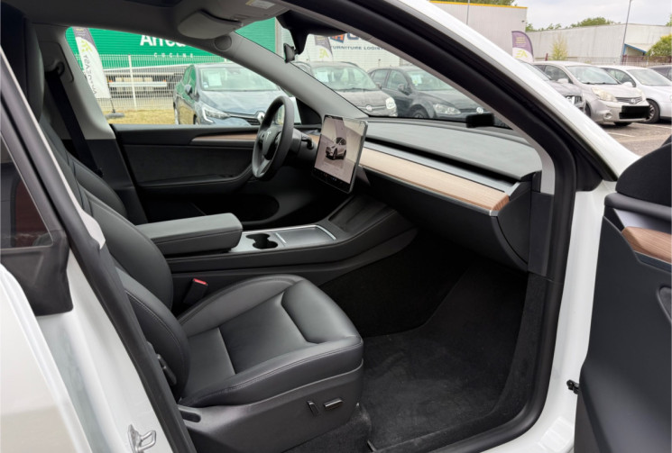 Tesla Model Y  Standard 