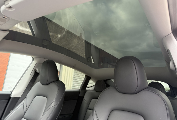 Tesla Model Y  Standard 