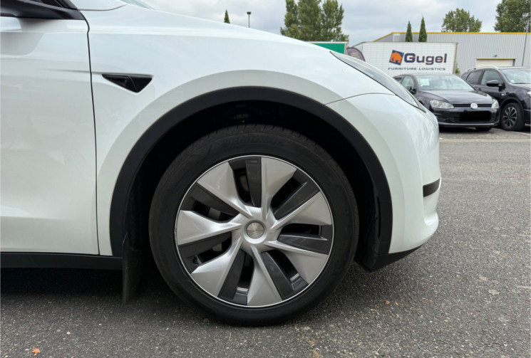 Tesla Model Y  Standard 