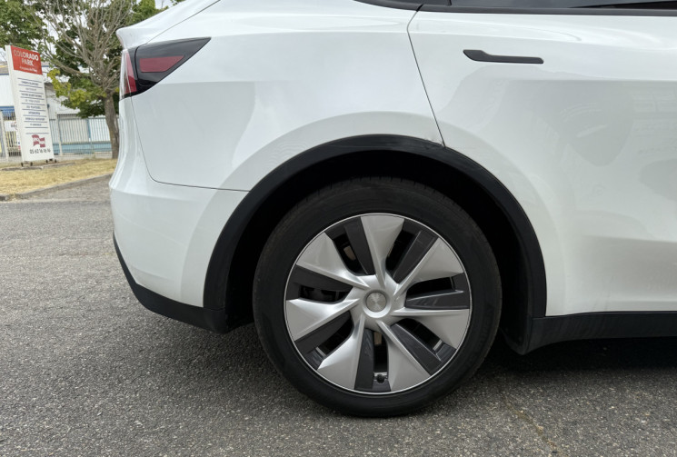 Tesla Model Y  Standard 