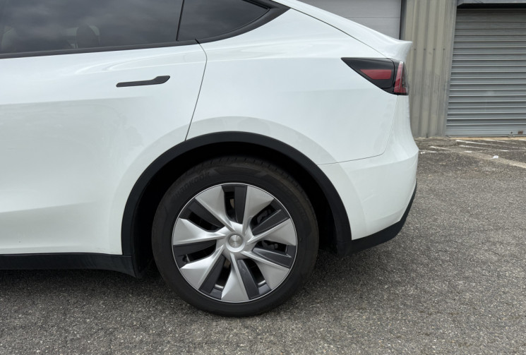 Tesla Model Y  Standard 