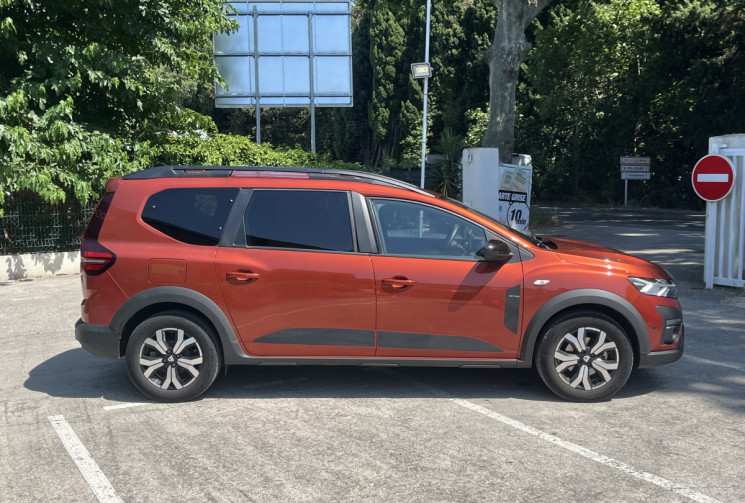 Dacia Jogger 1.0 Tce 110 Extrême + 7 Places / Attelage / Sièges Chauffants / Keyless / Angles Morts 