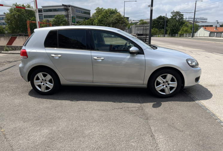 Volkswagen Golf VI 5 Portes 1.6 TDI FAP Blue Motion DSG7 105 cv