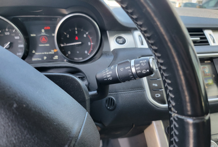 Land-Rover Range Rover Evoque Phase 2 (5p) 2.0 TD4 16V 4WD BVA9 150 cv Boîte auto SE