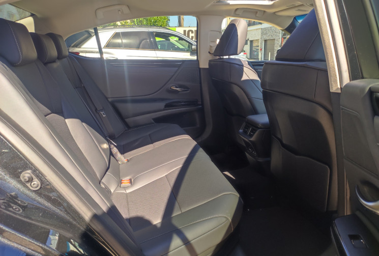 Lexus ES 300 H Business LEXUS FRANCE / 1ere main / Garantie 3 ANS LEXUS