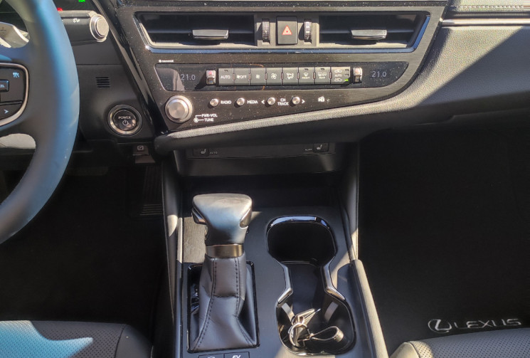 Lexus ES 300 H Business LEXUS FRANCE / 1ere main / Garantie 3 ANS LEXUS