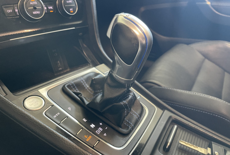 Volkswagen Golf  1.4 TSI 204ch GTE DSG6 5p + TOIT OUVRANT + SIEGES CHAUFFANTS 