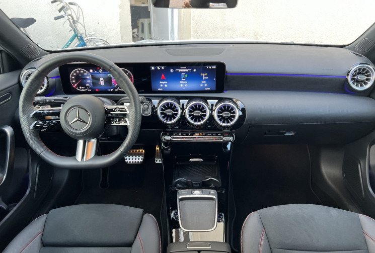 Mercedes Classe A  200 d 2.0 d 16V 8G-DCT 150 cv Boîte auto AMG LINE 