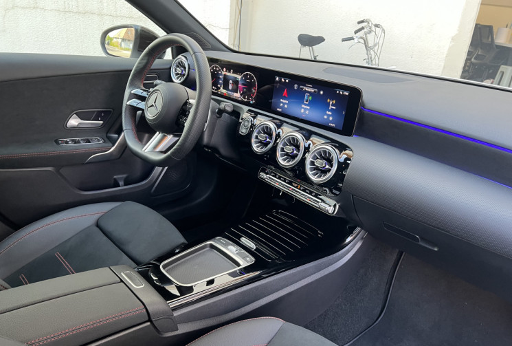 Mercedes Classe A  200 d 2.0 d 16V 8G-DCT 150 cv Boîte auto AMG LINE 