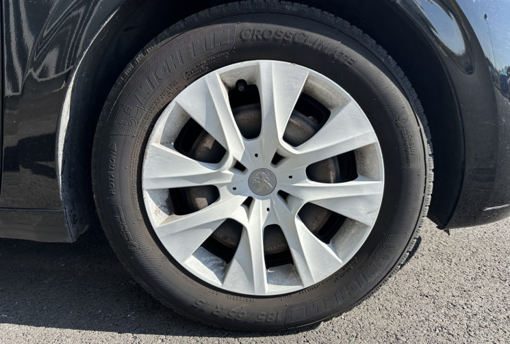 Peugeot 208 LIKE 1.0 VTI 68CV / DISTRIBUTION OK / CLIM