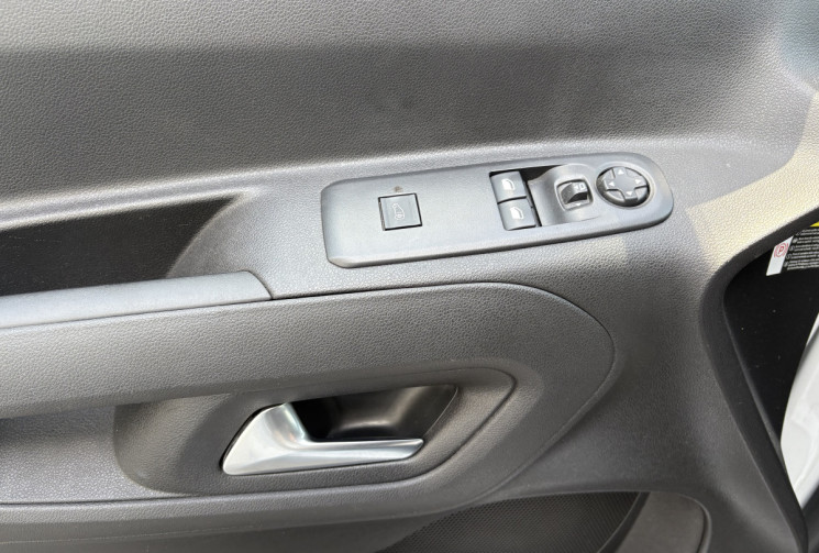FIAT DOBLO Fg M 100 cv BlueHDi 14392€ HT S&S Pro Lounge Connect * Cabine Moduwork * Caméra * Carplay