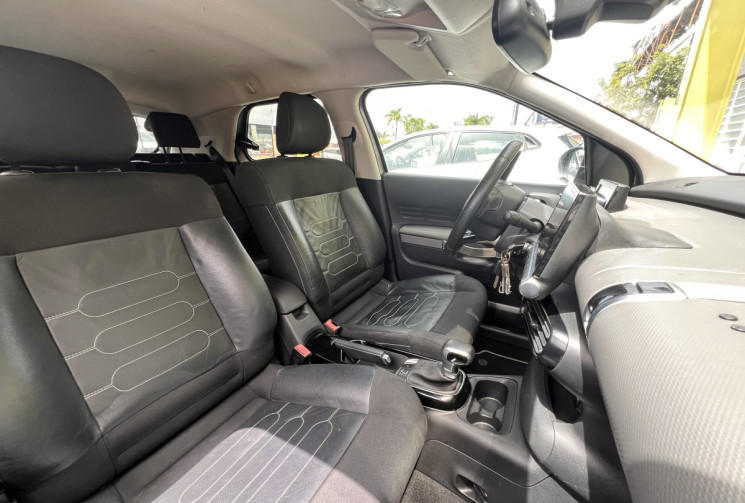 Citroën C4 CACTUS Phase 2 1.2 THP PureTech 12V FAP EAT6 S&S 110 cv Shine Boîte auto // distri neuve