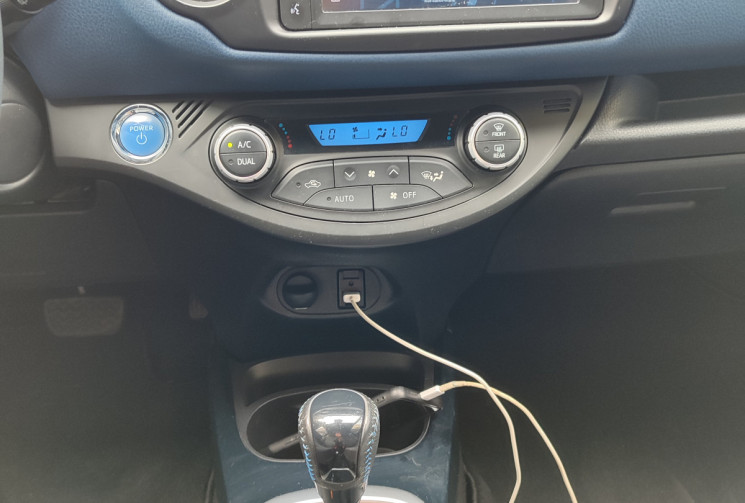 Toyota Yaris 3 Phase 3 Fab France 1.5 VVTi 16V Hybrid 100h E-CVT 75 cv 