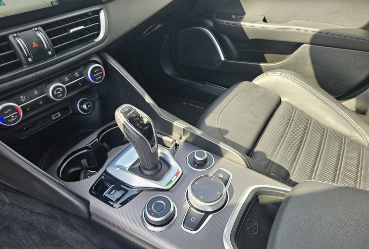 Alfa Romeo Giulia 2.0 TURBO 200 SPRINT AT8