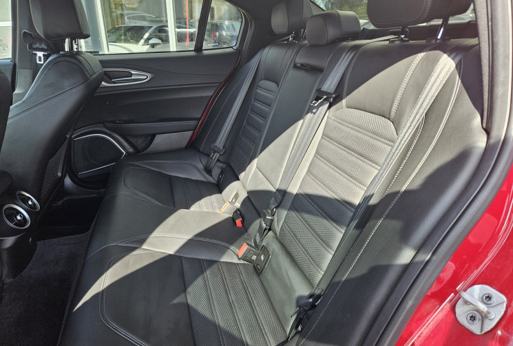 Alfa Romeo Giulia 2.0 TURBO 200 SPRINT AT8