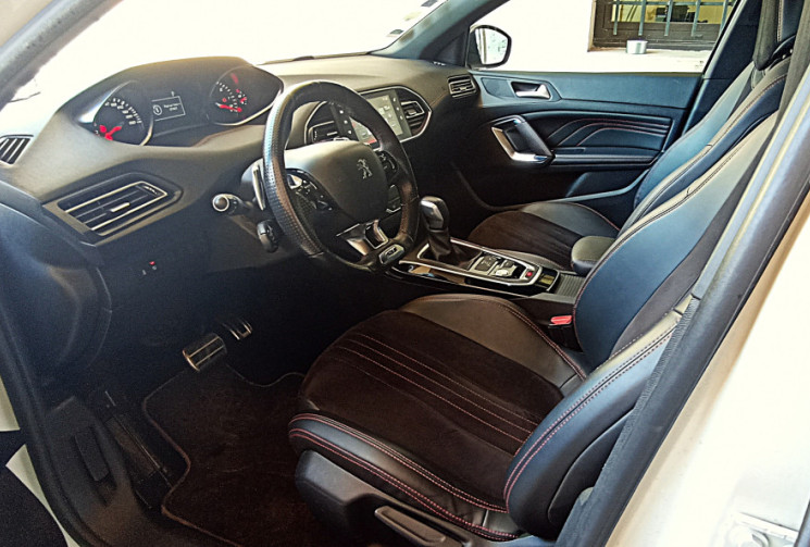 Peugeot 308 GT - 2.0 BlueHDi 180ch SS EAT6 - TOIT PANO - CUIR ALCANTARA