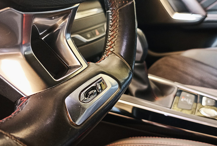 Peugeot 308 GT - 2.0 BlueHDi 180ch SS EAT6 - TOIT PANO - CUIR ALCANTARA
