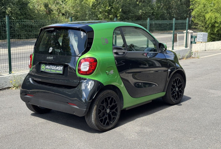 SMART Fortwo Coupé EQ 82 ch Electrique PASSION 17,6kWh / Toit panoramique / Camera / GPS