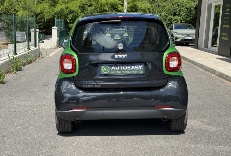 SMART Fortwo Coupé EQ 82 ch Electrique PASSION 17,6kWh / Toit panoramique / Camera / GPS