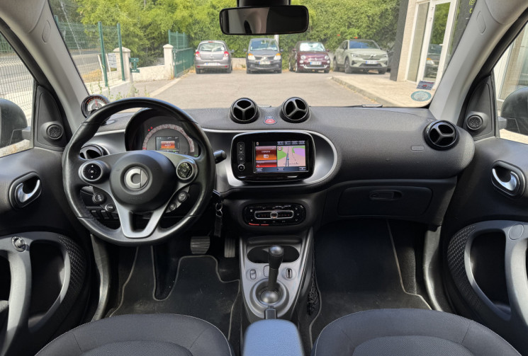 SMART Fortwo Coupé EQ 82 ch Electrique PASSION 17,6kWh / Toit panoramique / Camera / GPS