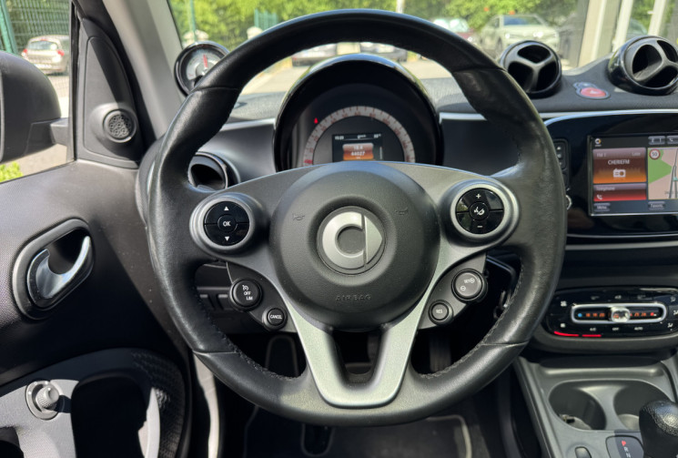 SMART Fortwo Coupé EQ 82 ch Electrique PASSION 17,6kWh / Toit panoramique / Camera / GPS
