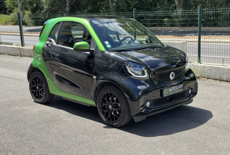 SMART Fortwo Coupé EQ 82 ch Electrique PASSION 17,6kWh / Toit panoramique / Camera / GPS