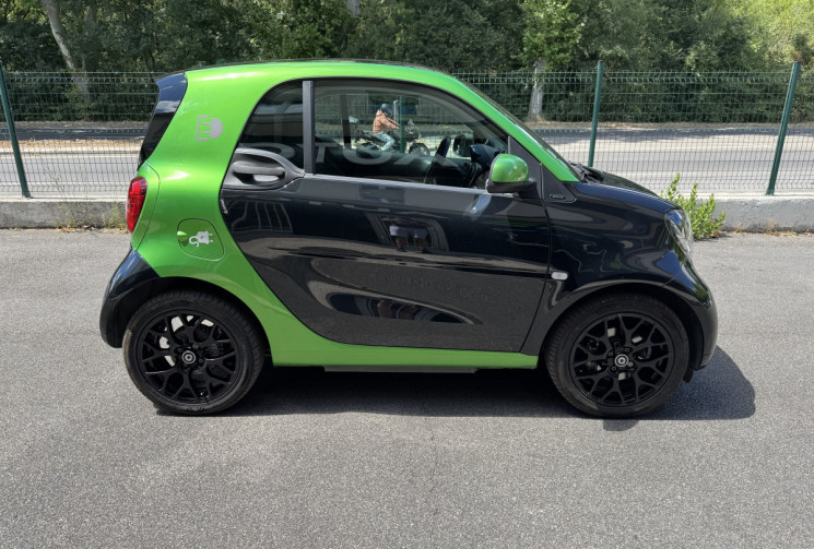 SMART Fortwo Coupé EQ 82 ch Electrique PASSION 17,6kWh / Toit panoramique / Camera / GPS