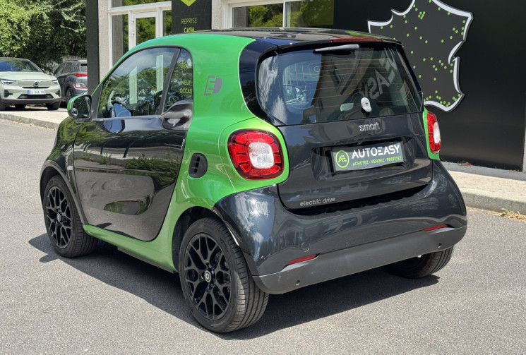 SMART Fortwo Coupé EQ 82 ch Electrique PASSION 17,6kWh / Toit panoramique / Camera / GPS