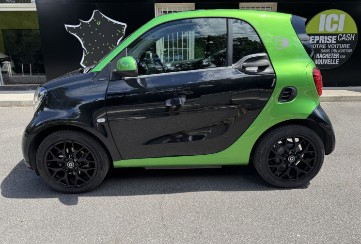 SMART Fortwo Coupé EQ 82 ch Electrique PASSION 17,6kWh / Toit panoramique / Camera / GPS