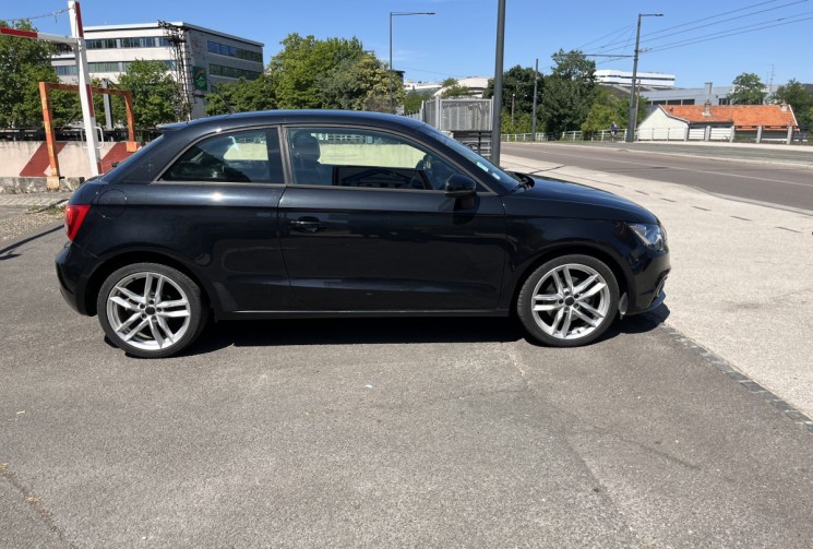 Audi A1 3 Portes 1.4 TFSI S-Tronic7 122 cv Boîte auto Ambition Luxe
