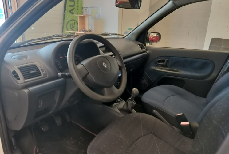 Renault Clio II 5 Portes Phase 2 1.2 i 16V 75 cv