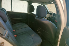 Renault Clio II 5 Portes Phase 2 1.2 i 16V 75 cv