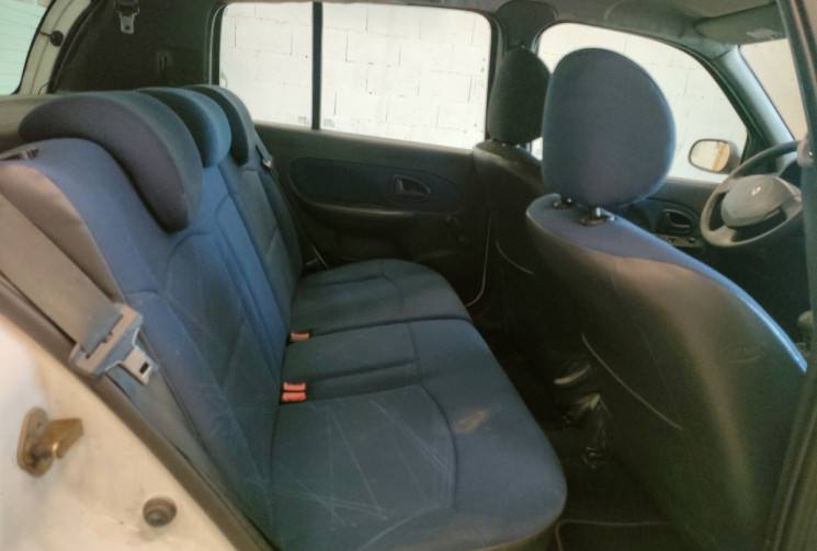 Renault Clio II 5 Portes Phase 2 1.2 i 16V 75 cv