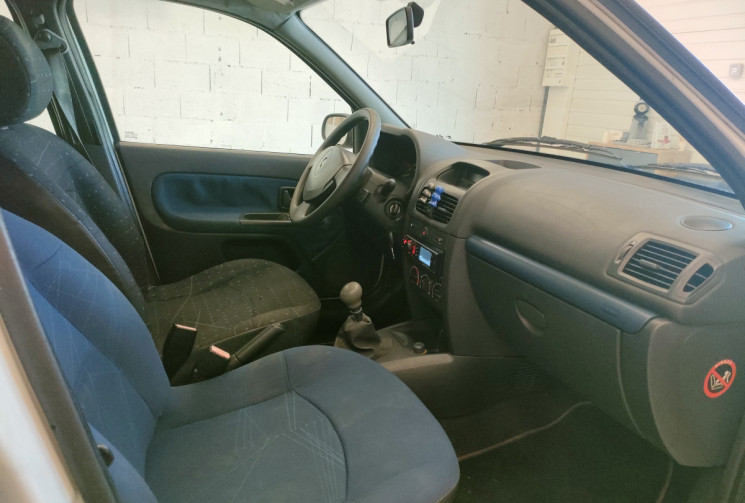 Renault Clio II 5 Portes Phase 2 1.2 i 16V 75 cv