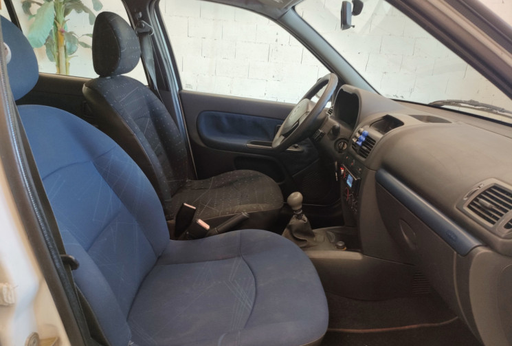 Renault Clio II 5 Portes Phase 2 1.2 i 16V 75 cv