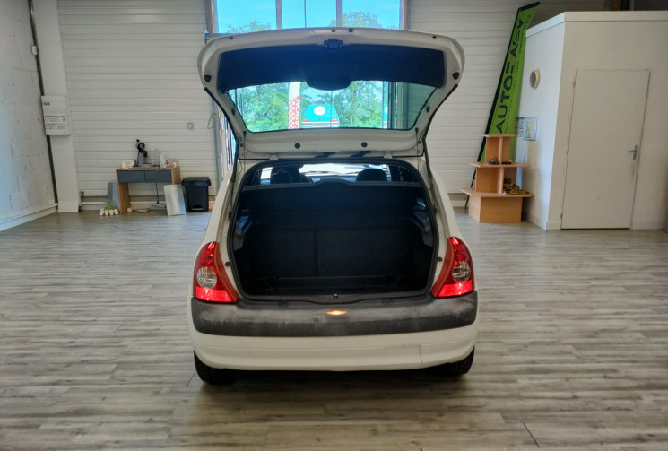 Renault Clio II 5 Portes Phase 2 1.2 i 16V 75 cv