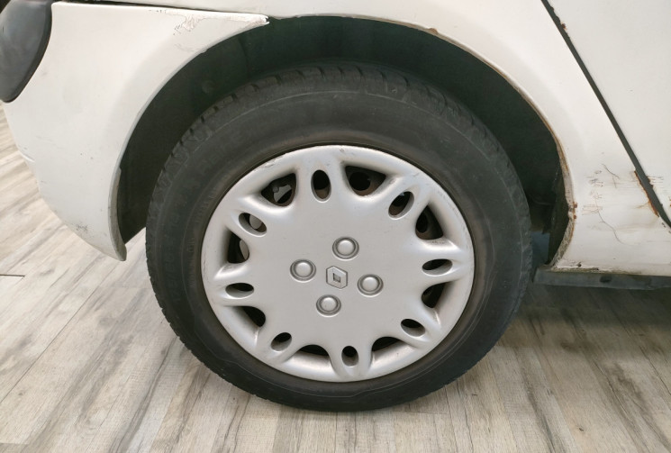 Renault Clio II 5 Portes Phase 2 1.2 i 16V 75 cv