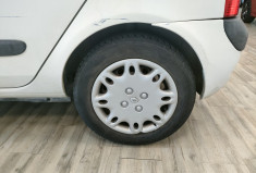 Renault Clio II 5 Portes Phase 2 1.2 i 16V 75 cv
