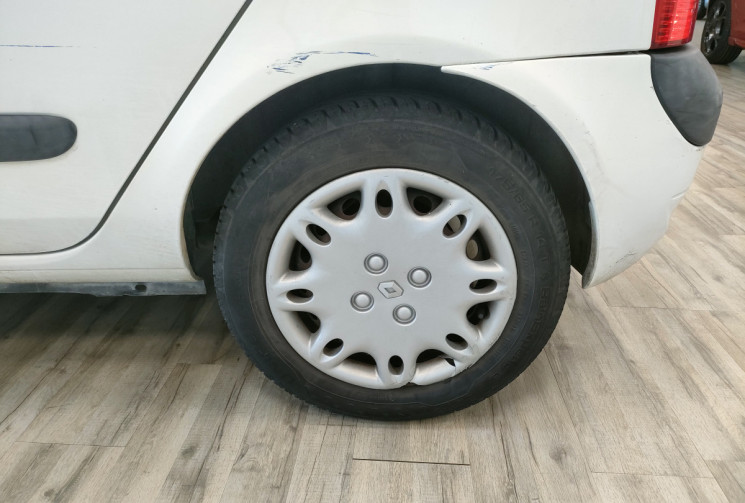 Renault Clio II 5 Portes Phase 2 1.2 i 16V 75 cv
