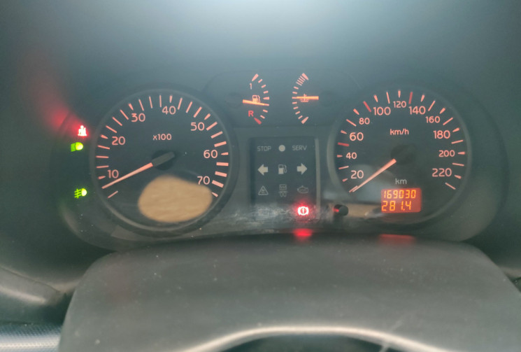 Renault Clio II 5 Portes Phase 2 1.2 i 16V 75 cv