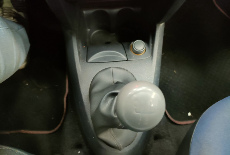 Renault Clio II 5 Portes Phase 2 1.2 i 16V 75 cv