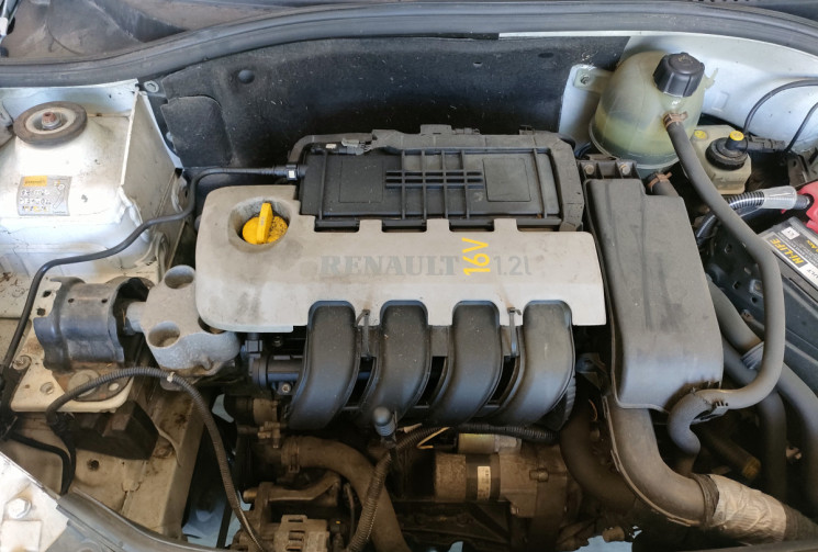 Renault Clio II 5 Portes Phase 2 1.2 i 16V 75 cv