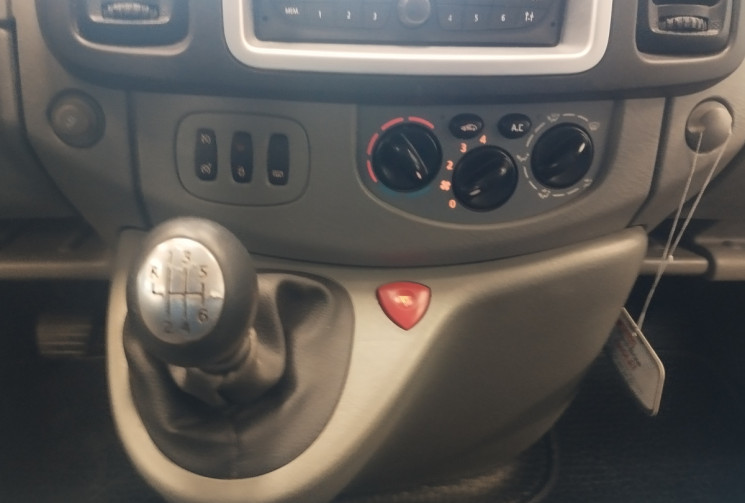 Opel VIVARO  Phase 2 2.0 CDTI 16V Fourgon court 90 cv *AMENAGE*