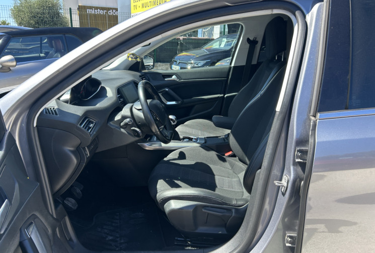 Peugeot 308  II (2) 1.5 BLUEHDI 130 Ch ALLURE * CARPLAY * GPS * RADAR ARR / AV