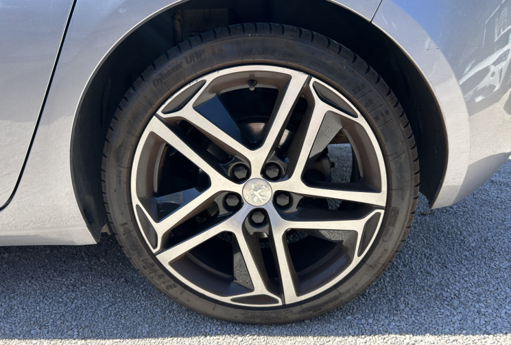 Peugeot 308  II (2) 1.5 BLUEHDI 130 Ch ALLURE * CARPLAY * GPS * RADAR ARR / AV